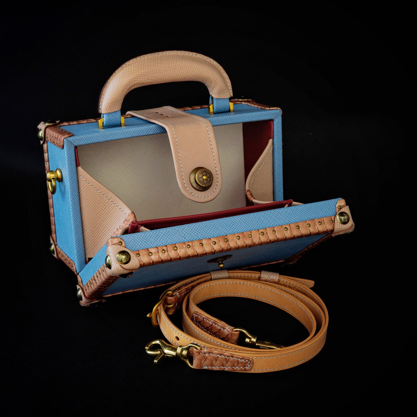 Mini-trunk handbag